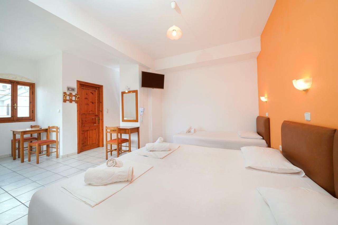 Komninos Rooms Panagia  Ngoại thất bức ảnh