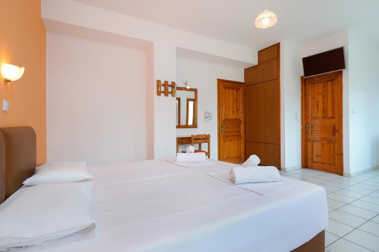 Komninos Rooms Panagia  Ngoại thất bức ảnh