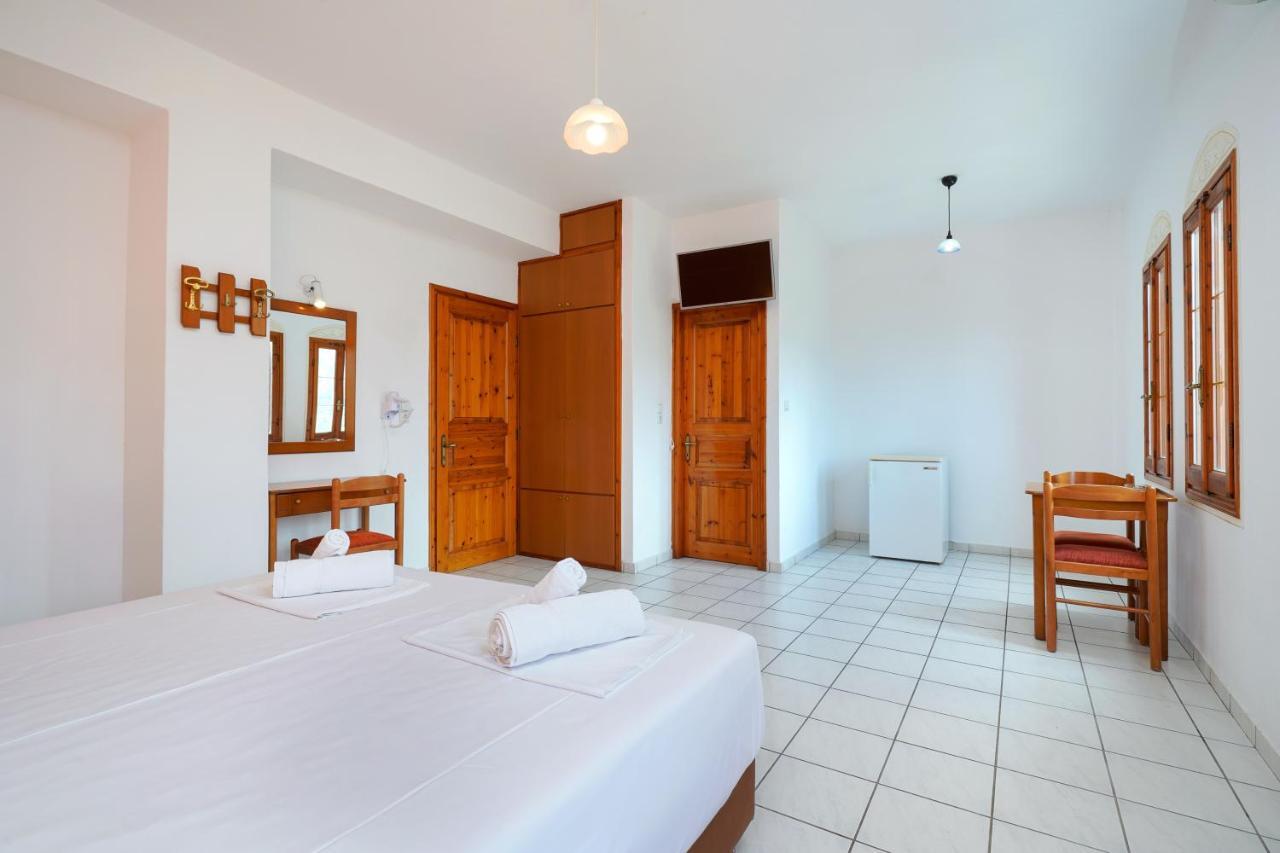 Komninos Rooms Panagia  Ngoại thất bức ảnh